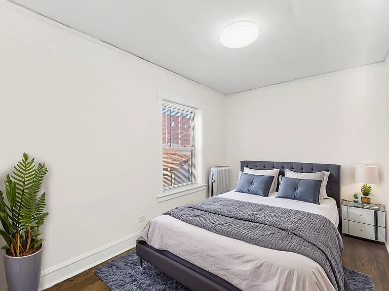 4748 W Roscoe St #3 — Photo 9