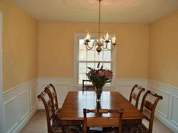 5th image of 11048 Carriage Hill Dr