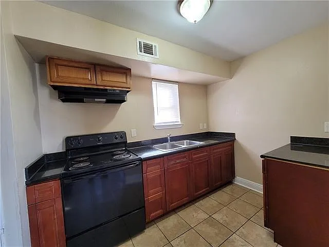 3 bed, 2.0 bath, 800 sqft, $1,200 — Photo 3