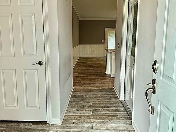 4th image of 103 Horseshoe Ct