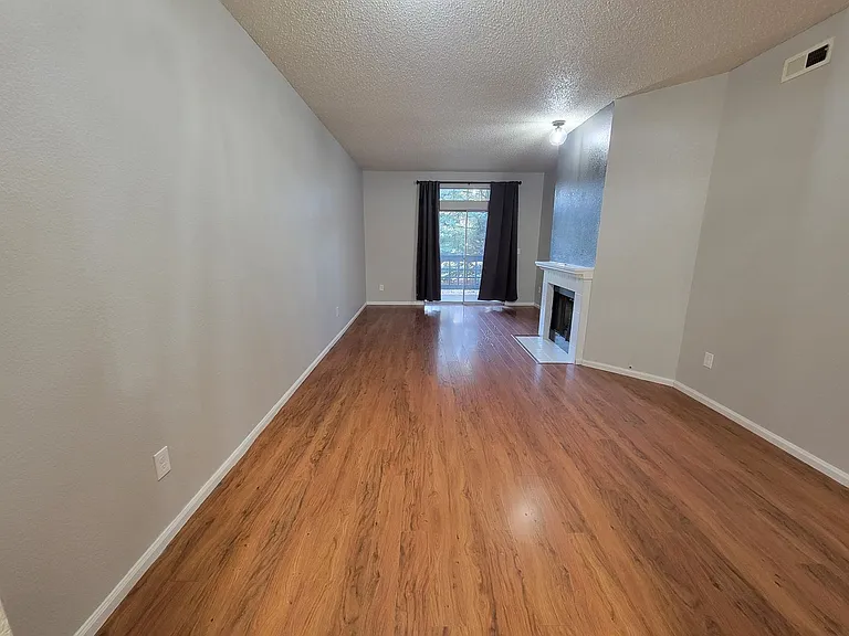 7438 Singing Hills Dr — Photo 3