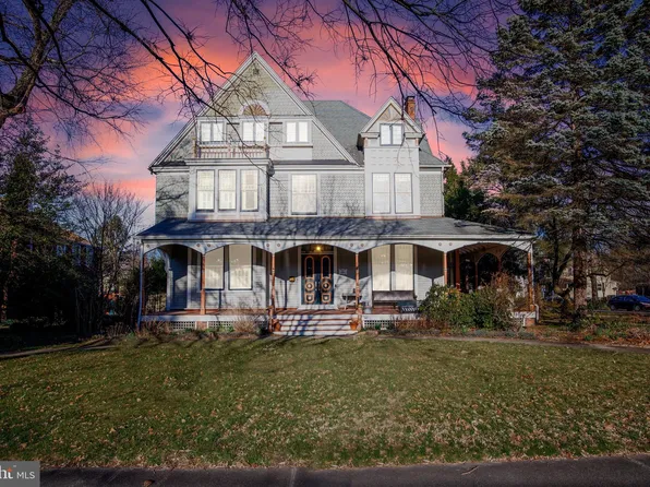 207 Main St, Riverton, NJ 08077