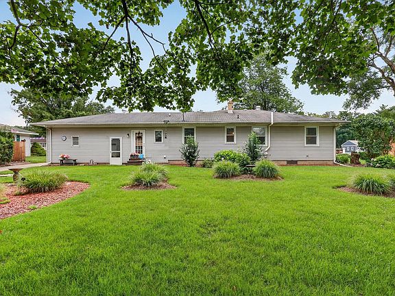 5th image of 1055 Elmwood Dr