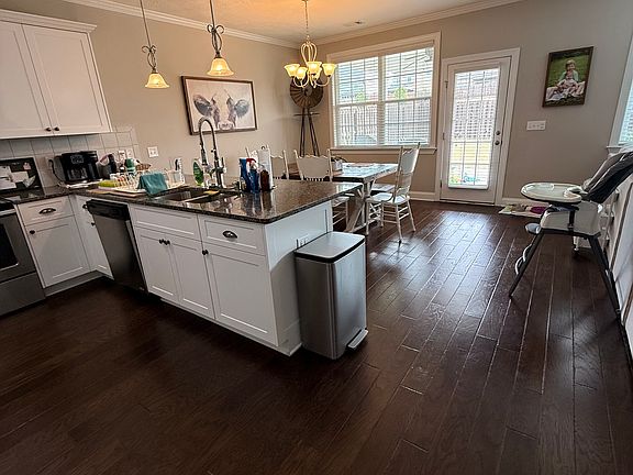 3rd image of 926 Glenhaven Dr