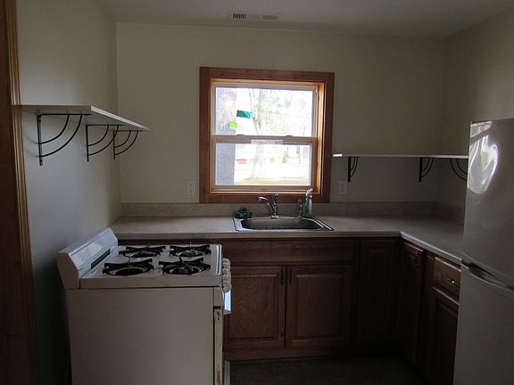4th image of 388 N State St
