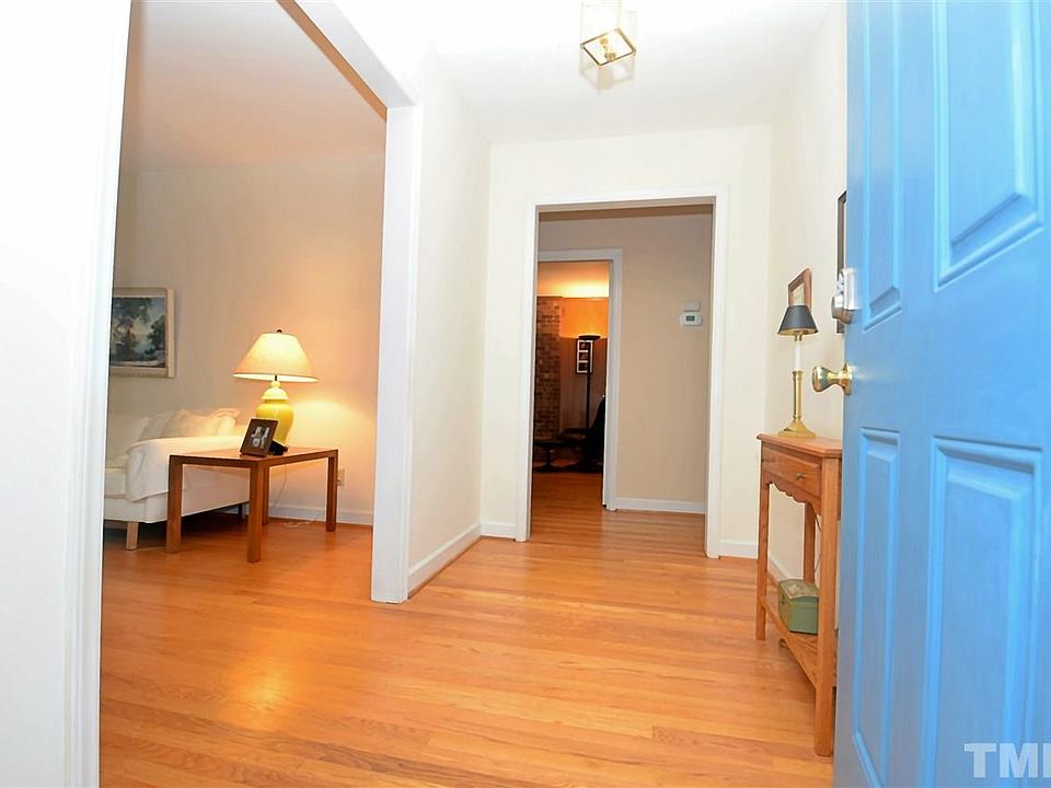 1st image of 19 Winthrop Ct