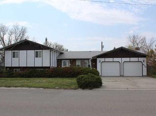 612 1st St S, Hardin, MT 59034