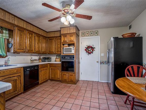 5th image of 2814 Linda Ln