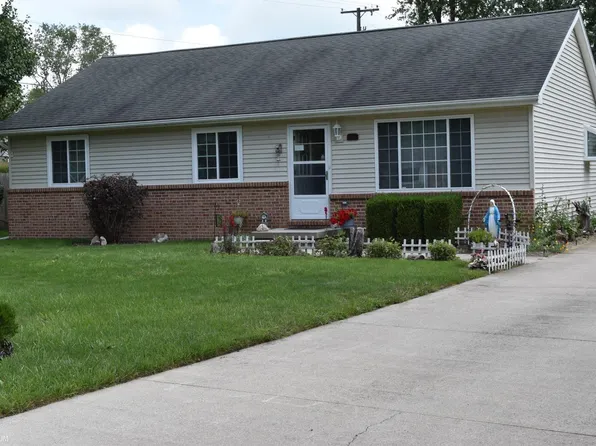 3952 Parker Rd, Fort Gratiot, MI 48059