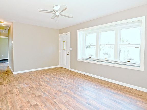 5th image of 18 Parkway Blvd