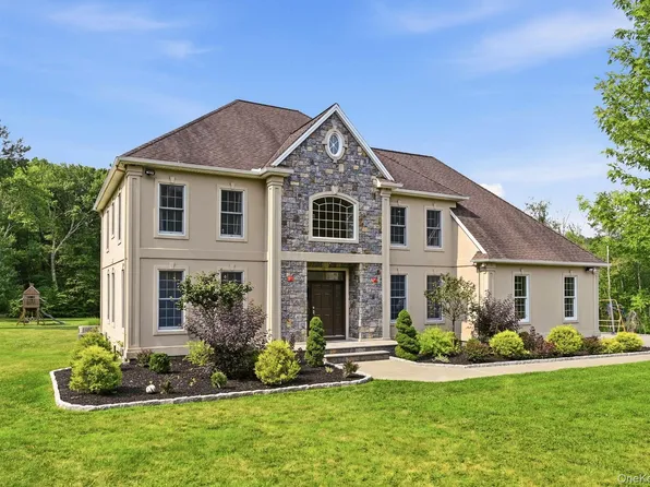 17 Meadow Crest Drive, Mahopac, NY 10541