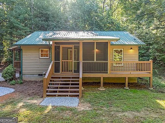 Front View of Screened in Porch and Grilling deck