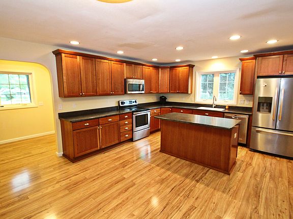 2nd image of 1901 Orchard Dr