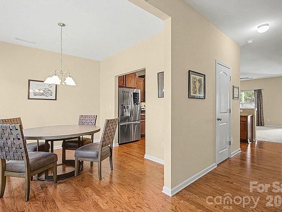 3rd image of 4806 Tradd Cir