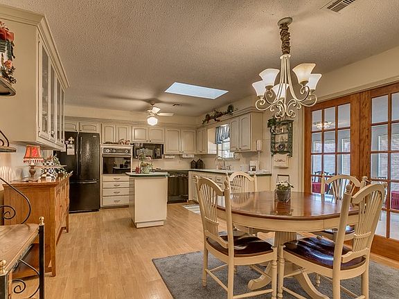 Kitchen & Dining area