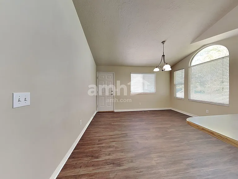 1190 S Inverness Dr — Photo 6