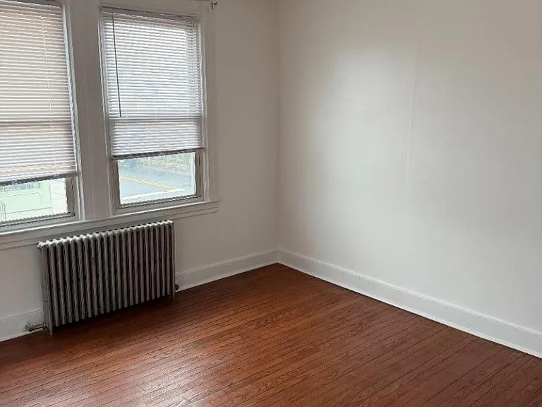 526 Morris Ave — Photo 5