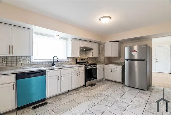 3 bed, 980 sqft, $1,500 — Photo 4