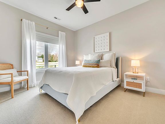4th image of 1012 S Emerald Hills Dr Unit B