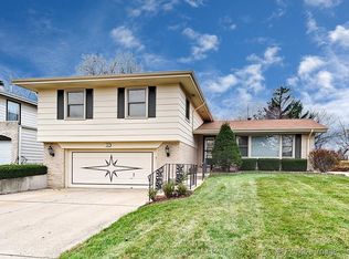562 Harmony Ln, Lombard, IL