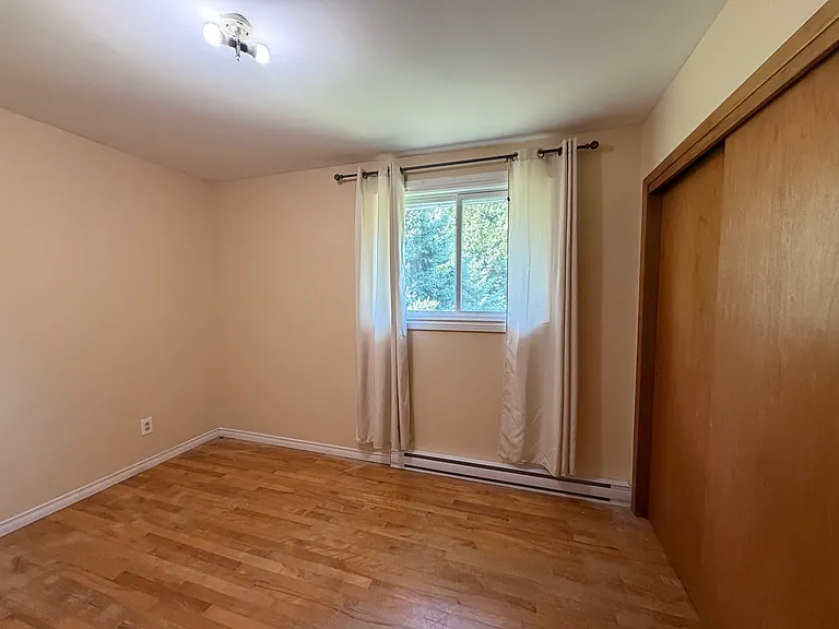 221 Montgomery St — Photo 5