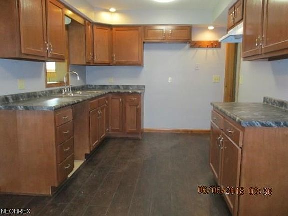 5th image of 3665 Acton Ave