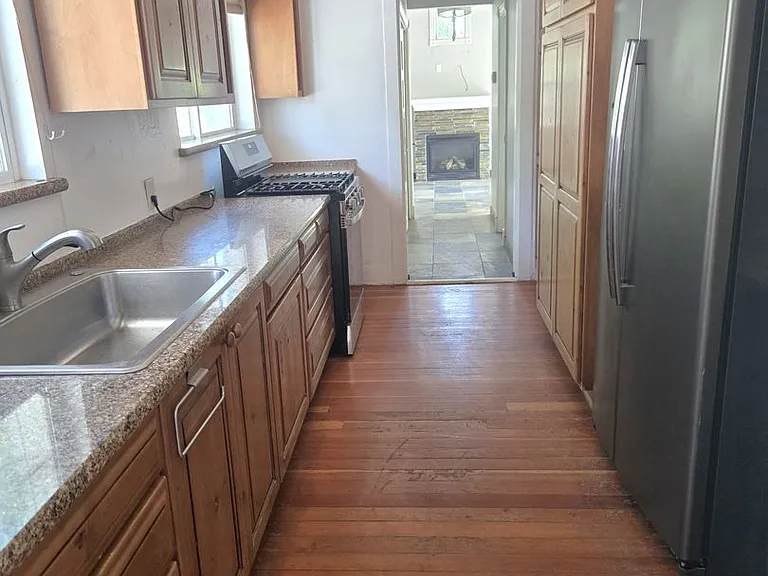 1406 E Earll Dr — Photo 8