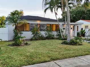 1040 NE 143rd St N, Miami, FL 33161