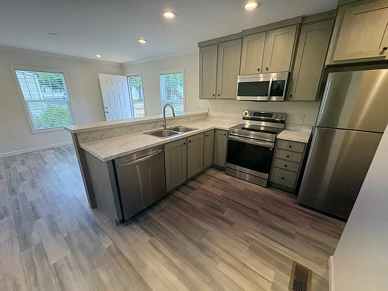 445 Five Oaks Cir — Photo 2