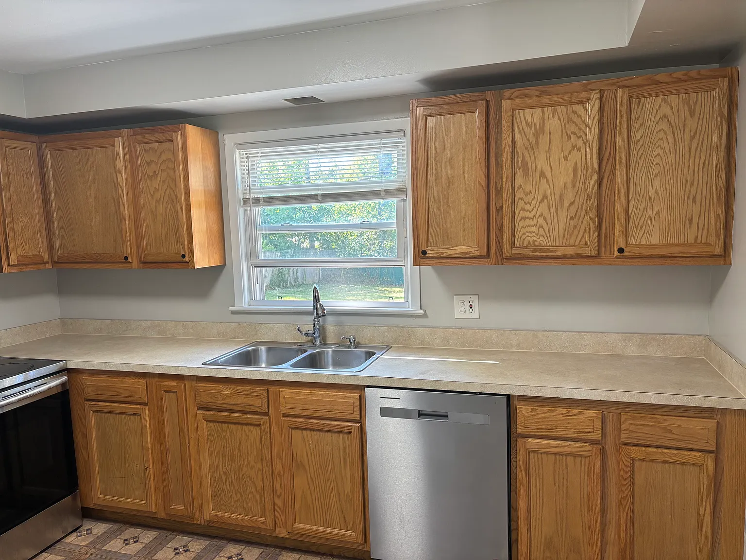 3 bed, 1411 sqft, $1,950 — Photo 4