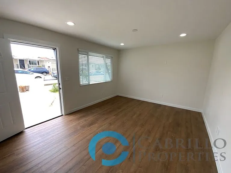 1628 Burton St — Photo 4