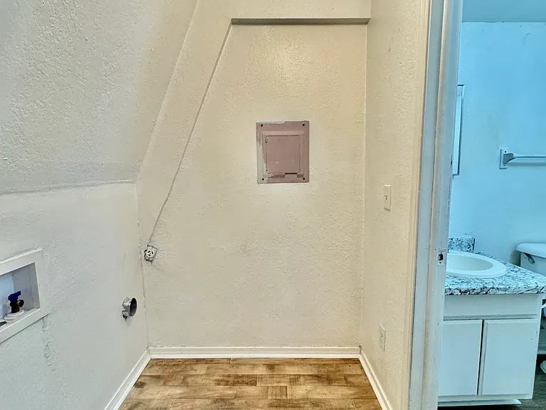 2401 SW 43rd St #6 — Photo 11