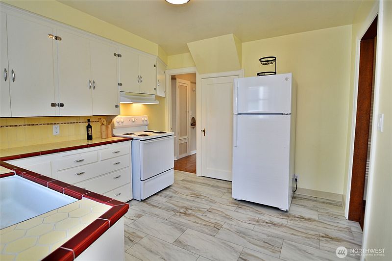 3rd image of 229 S 57th Street