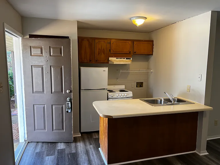 2125 Airport Rd #C — Photo 2