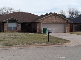 823 Sugarbush Ln, Burkburnett, TX 76354