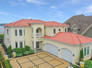 68283 Park Shore Dr, Edwardsburg, MI 49112