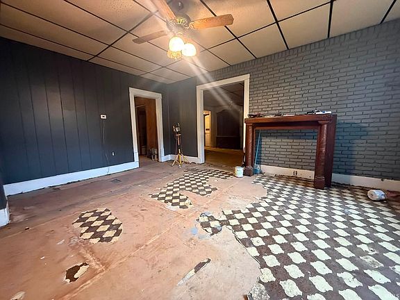 2nd image of 1620 Mentor St