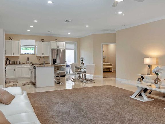 4th image of 6976 Venetian Dr