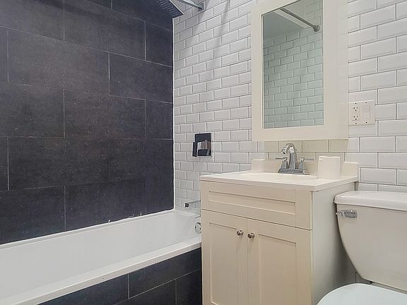 4th image of 586 Bainbridge St #1B