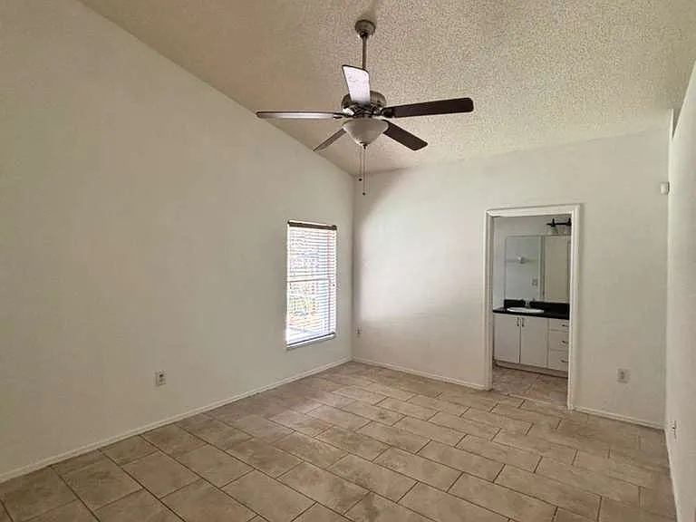 2713 Palm Isle Way — Photo 10
