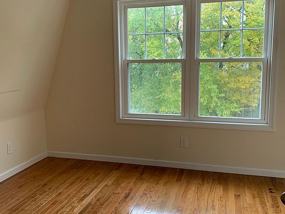3rd image of 132 Willow St Floor 3