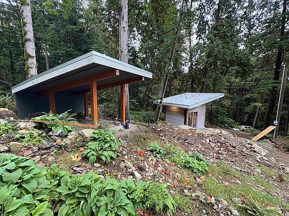 2nd image of 883 W Bay Rd