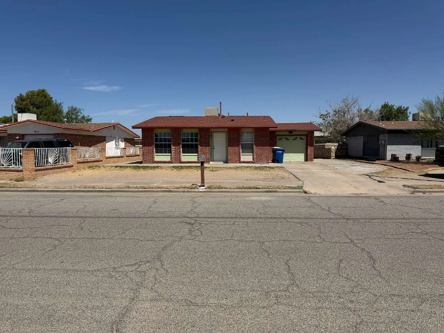 3 bed, 1.5 bath, 1034 sqft, $1,400 — Photo 2