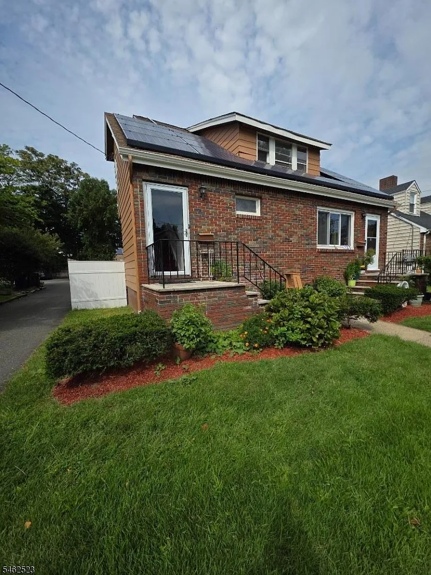 2 bed, 1.0 bath, $2,300 — Photo 1