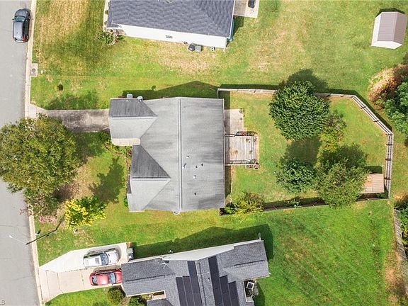 2nd image of 2006 Briar Run Dr