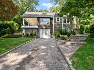 1459 N Country Rd, Wading River, NY 11792