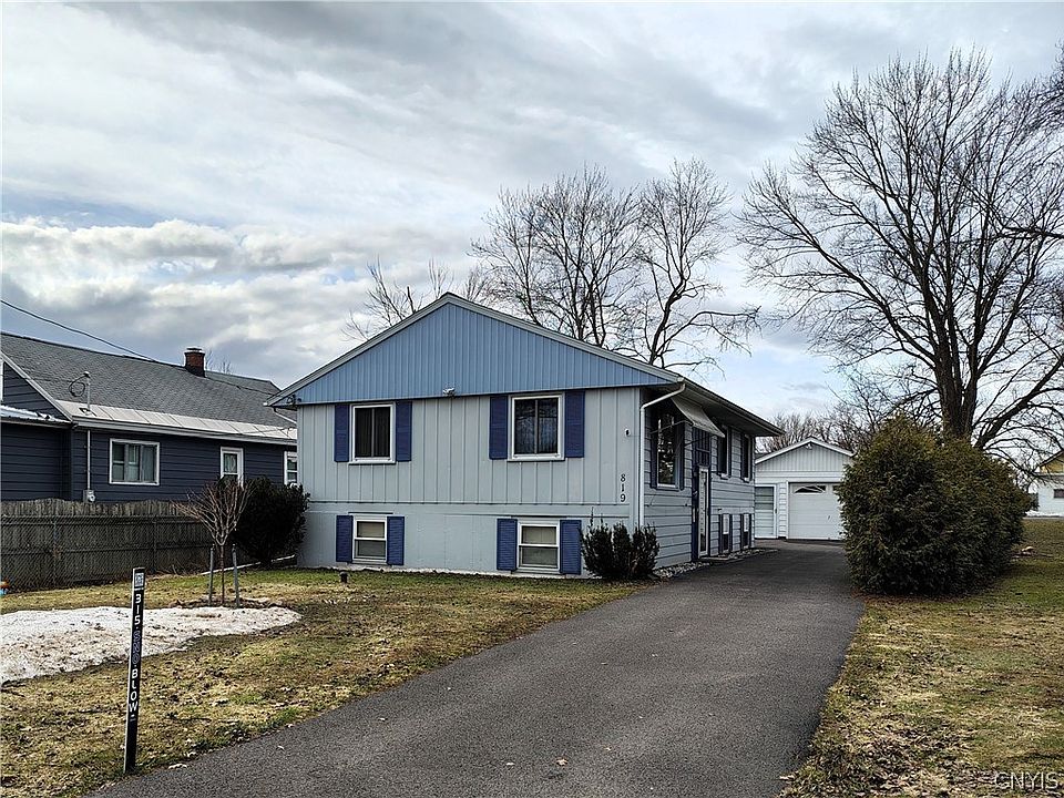 1st image of 819 W Liberty St