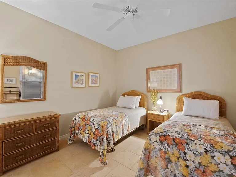 9611 Castle Point Dr #915 — Photo 19