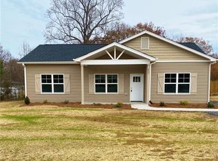 857 Friendly Rd, Eden, NC 27288