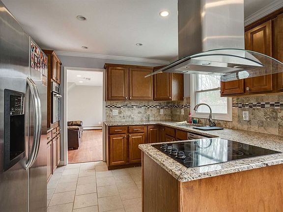 5th image of 24 Bucknell Ln